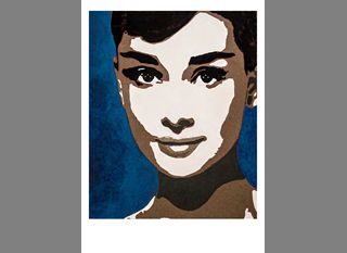 Audrey Hepburn (UK)

Print   cm. 38 x 31.
Paper  cm 48 x 33.
Edition 10 + 2 artist proof.
For sale from n. 03 to 10

Print on  AQUARELLE ARCHES
paper Grain Torchon
310 gsm. 100% cotton. Acid - free

Euro. 250,00.     Shipping included.

 She will always be remembered for her brilliant transformation from the humble street-florist, Eliza Doolittle, to the gorgeously arresting “My Fair Lady”. 

Later, she put her luminous charisma and compassionate heart at the service of UNICEF, becoming its Goodwill Ambassador, and traveling to the most disadvantaged places in Africa, Asia and South America. By acting on the ground with the most vulnerable, she became the face of many UNICEF campaigns, and a key figure in building awareness in the UN humanitarian projects in conflict zones across the globe. 